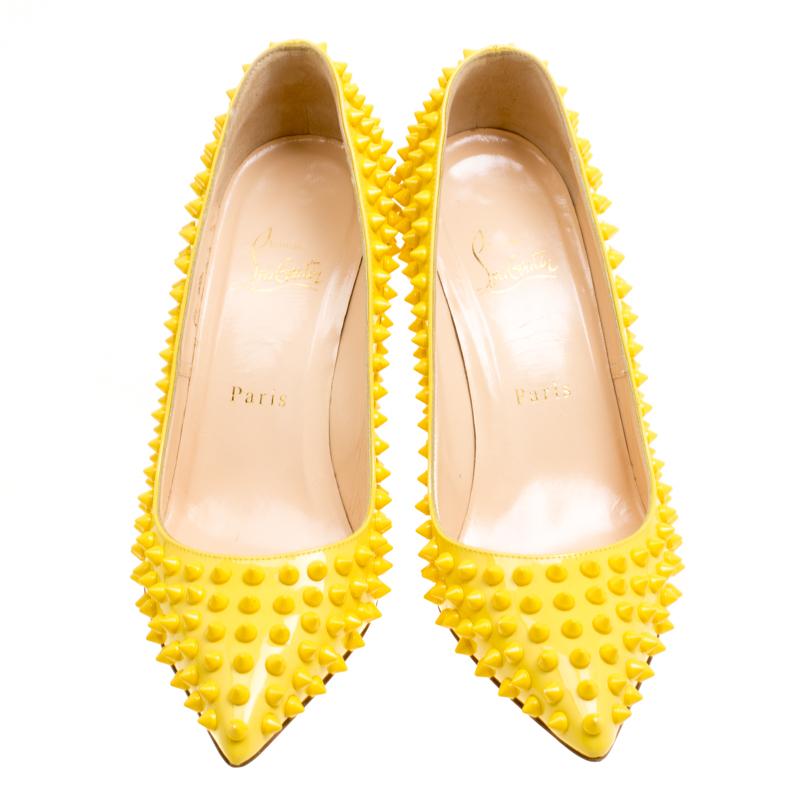 These Pigalle Spikes pumps from Christian Louboutin are absolutely delightful and love at first sight. Vibrant in canary yellow, they come crafted from patent leather and feature an elegant silhouette. They are beautifully adorned with spikes on the