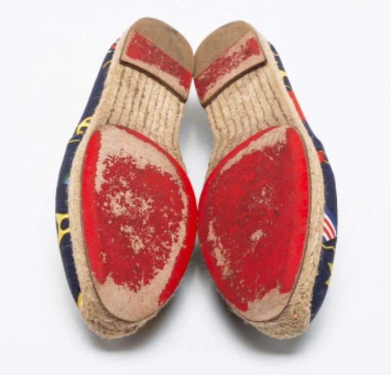 Christian Louboutin brings you these super-stylish espadrille loafers for that ultimate casual look. These quirky and fun loafers have been crafted from printed canvas and designed with an embroidered crest on the uppers. Braided midsoles and