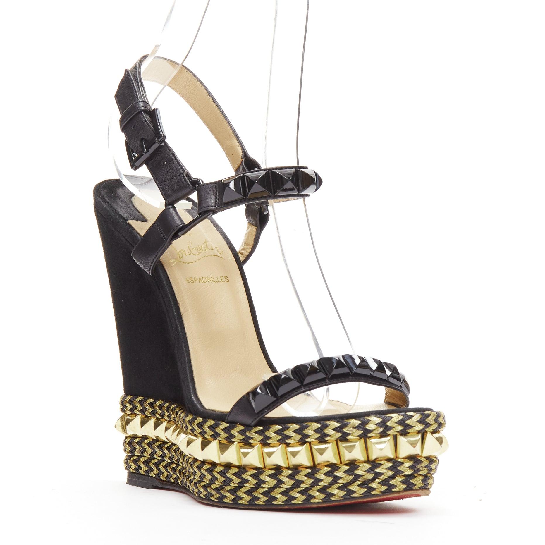 CHRISTIAN LOUBOUTIN Cataclou 140 black suede gold spike stud platform wedge EU36
Reference: TGAS/D00958
Brand: Christian Louboutin
Model: Catacloud 140
Material: Suede, Leather
Color: Black, Gold
Pattern: Solid
Closure: Ankle Strap
Lining: Brown