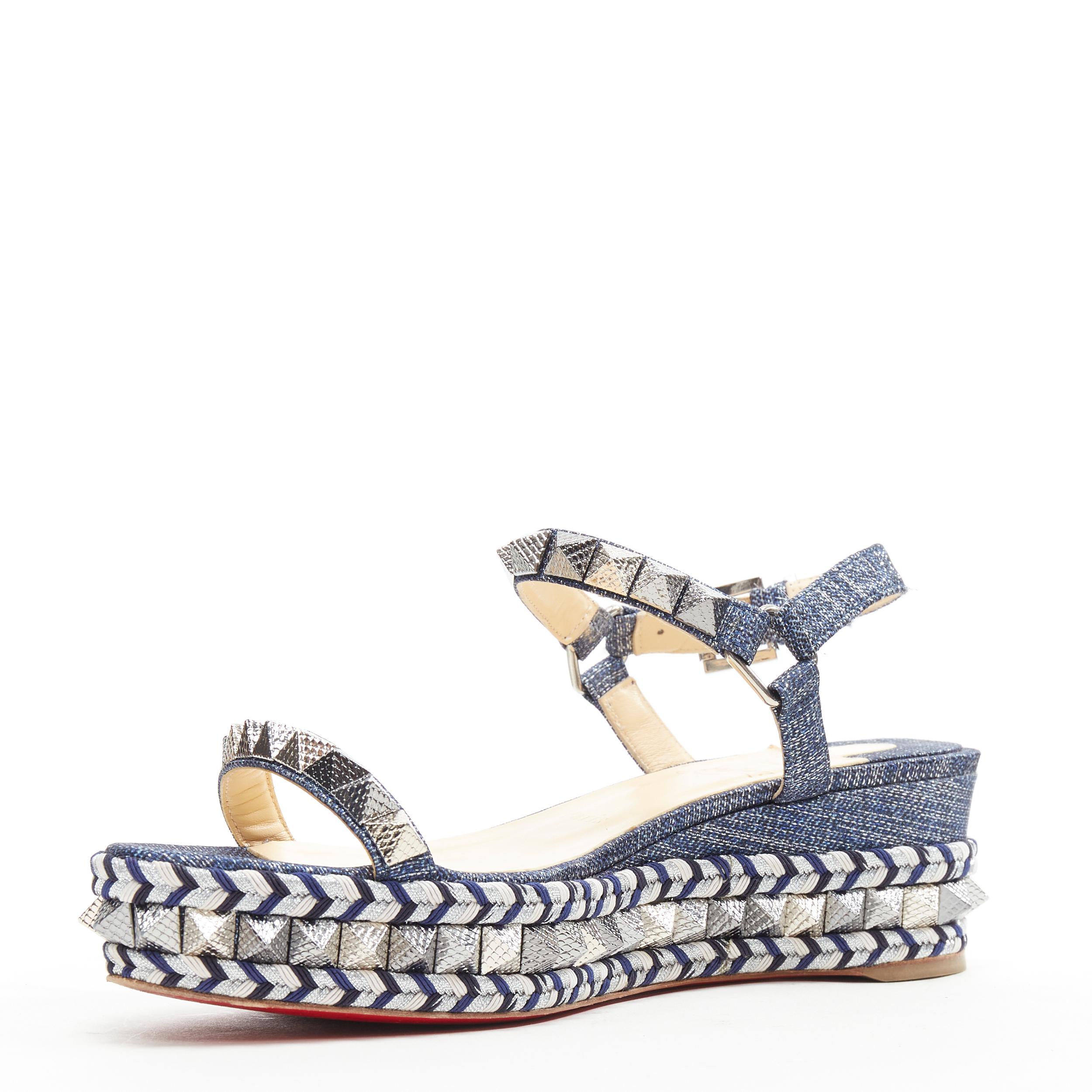 CHRISTIAN LOUBOUTIN Sandalias de plataforma con tachuelas bordadas en denim Cataclou EU39 en Excelente Estado en Hong Kong, NT