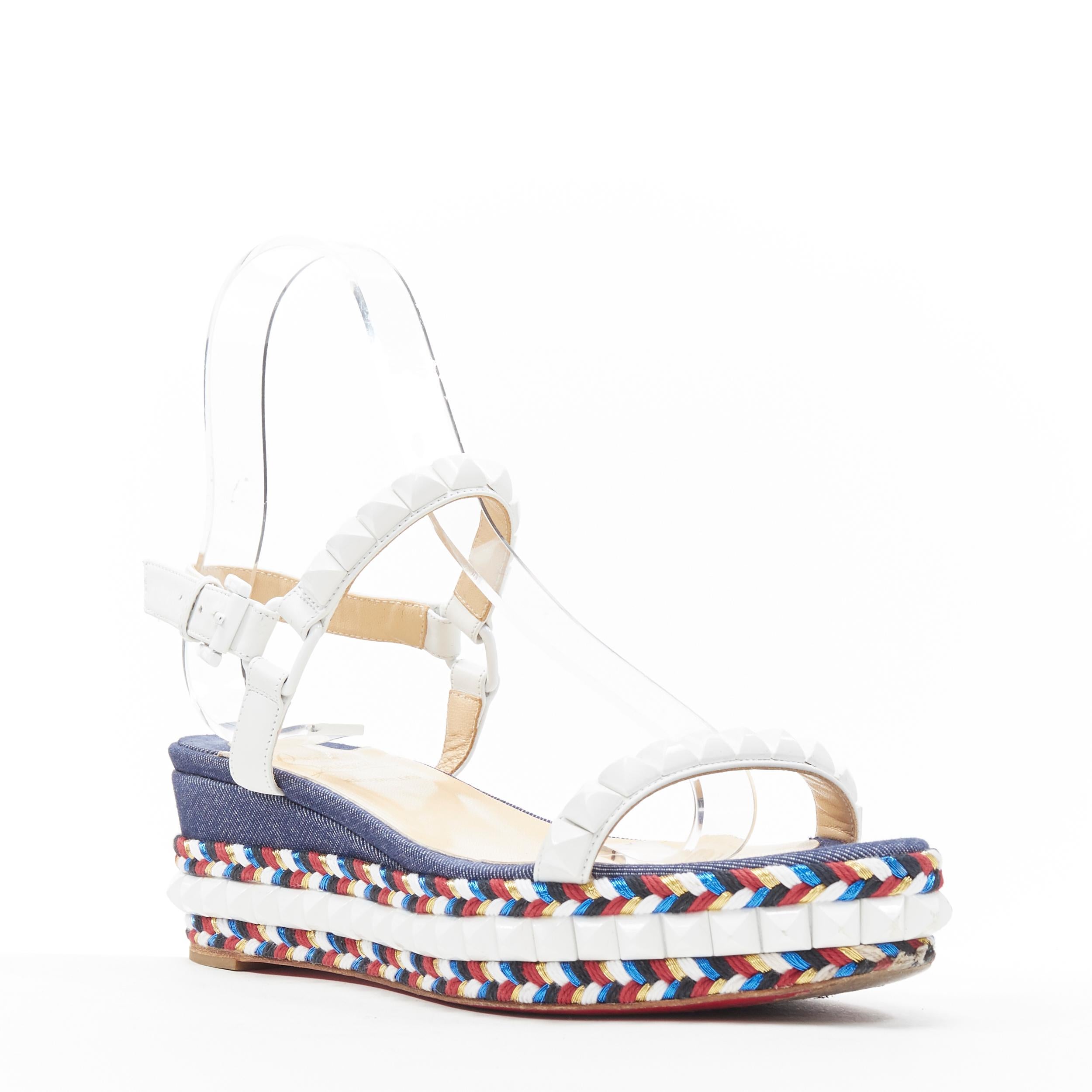 CHRISTIAN LOUBOUTIN Cataclou white denim stud espadrille platform sandals EU38
Brand: Christian Louboutin
Designer: Christian Louboutin
Model Name / Style: Platform sandals
Material: Leather
Color: Black
Pattern: Solid
Closure: Ankle strap
Extra