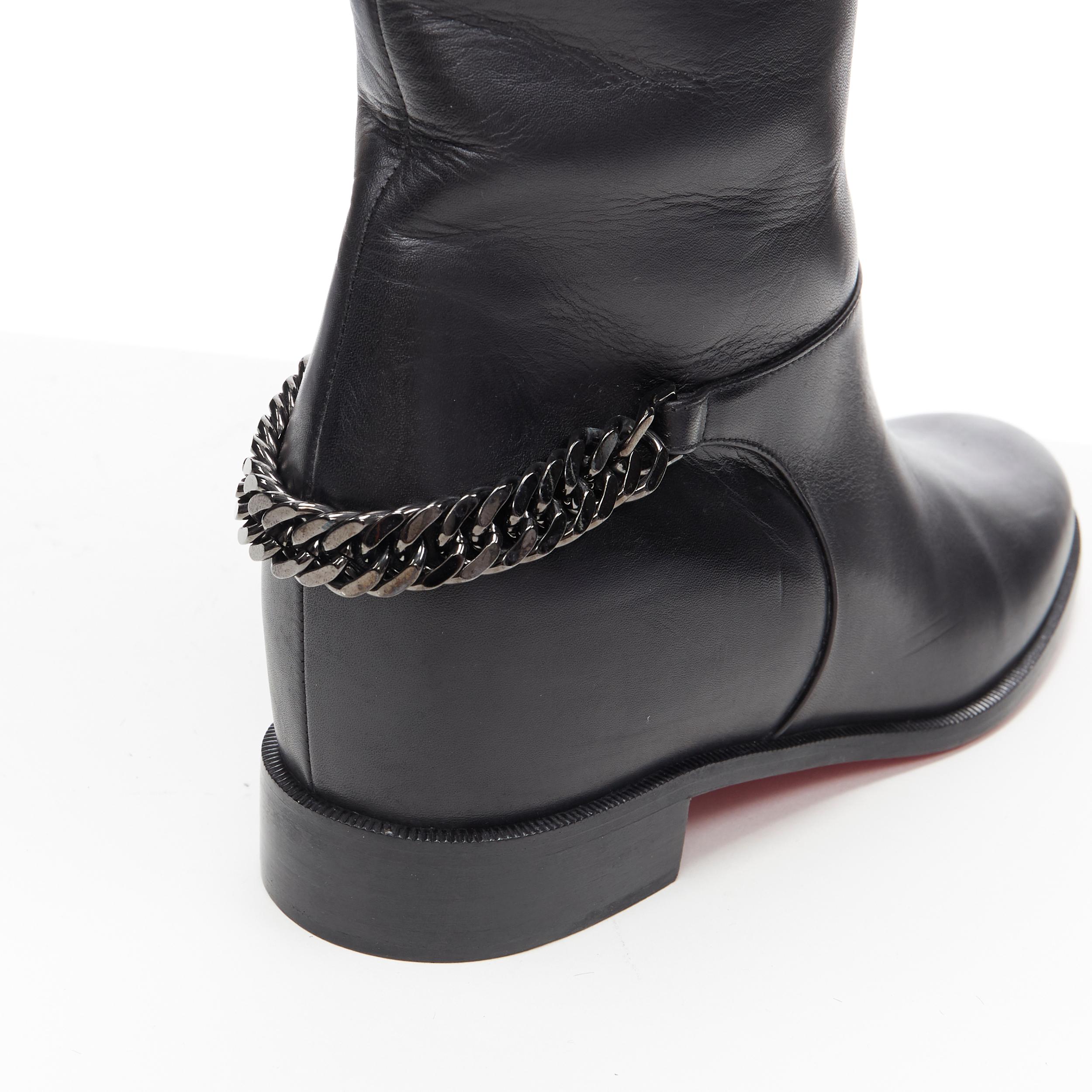 CHRISTIAN LOUBOUTIN Cate black chunky chain hel pull on flat riding boot EU39
Brand: Christian Louboutin
Designer: Christian Louboutin
Model Name / Style: Cate boot
Material: Leather
Color: Black
Pattern: Solid
Extra Detail: Cate boot. Tonal black