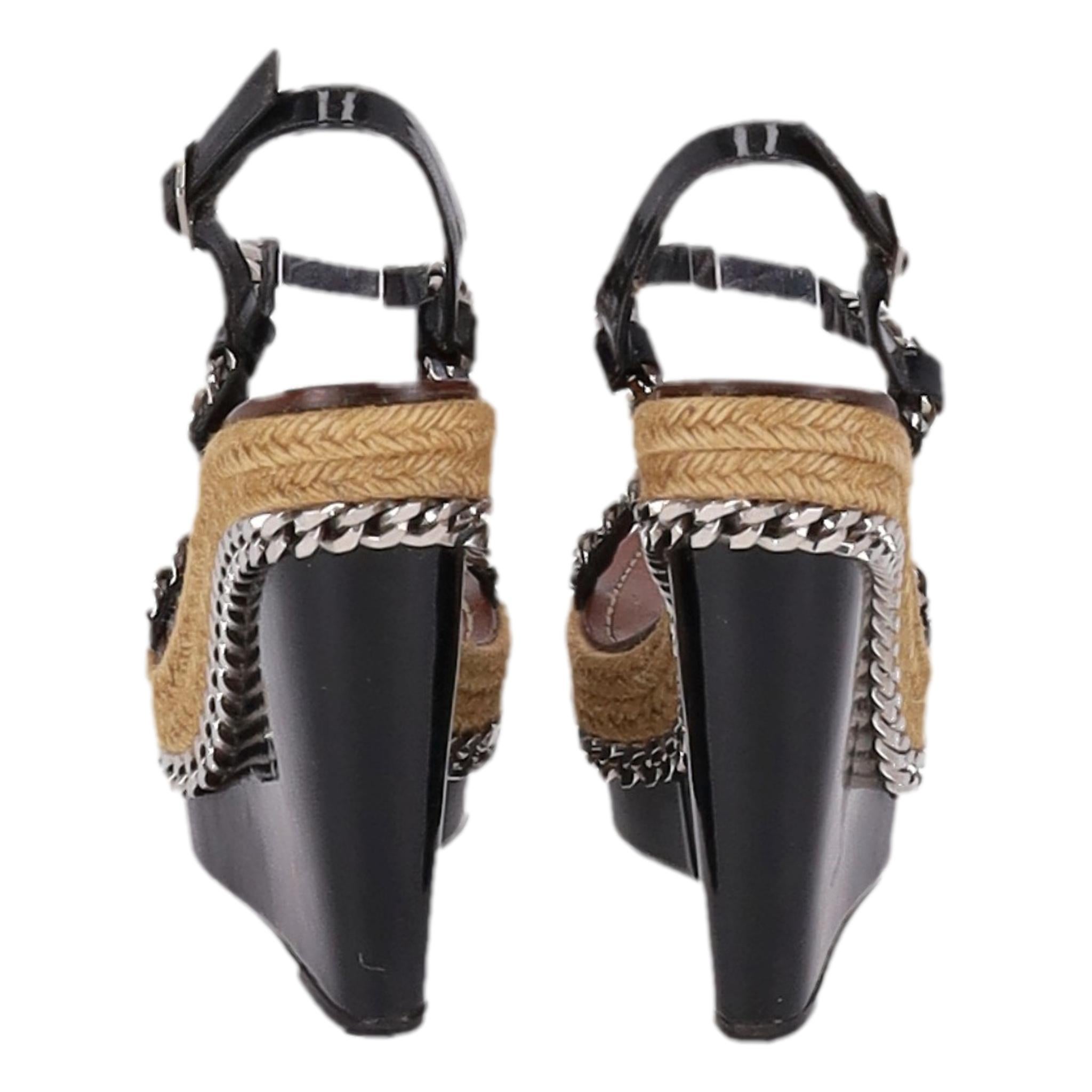 Christian Louboutin Sandales compensées en raphia avec chaîne Pour femmes en vente