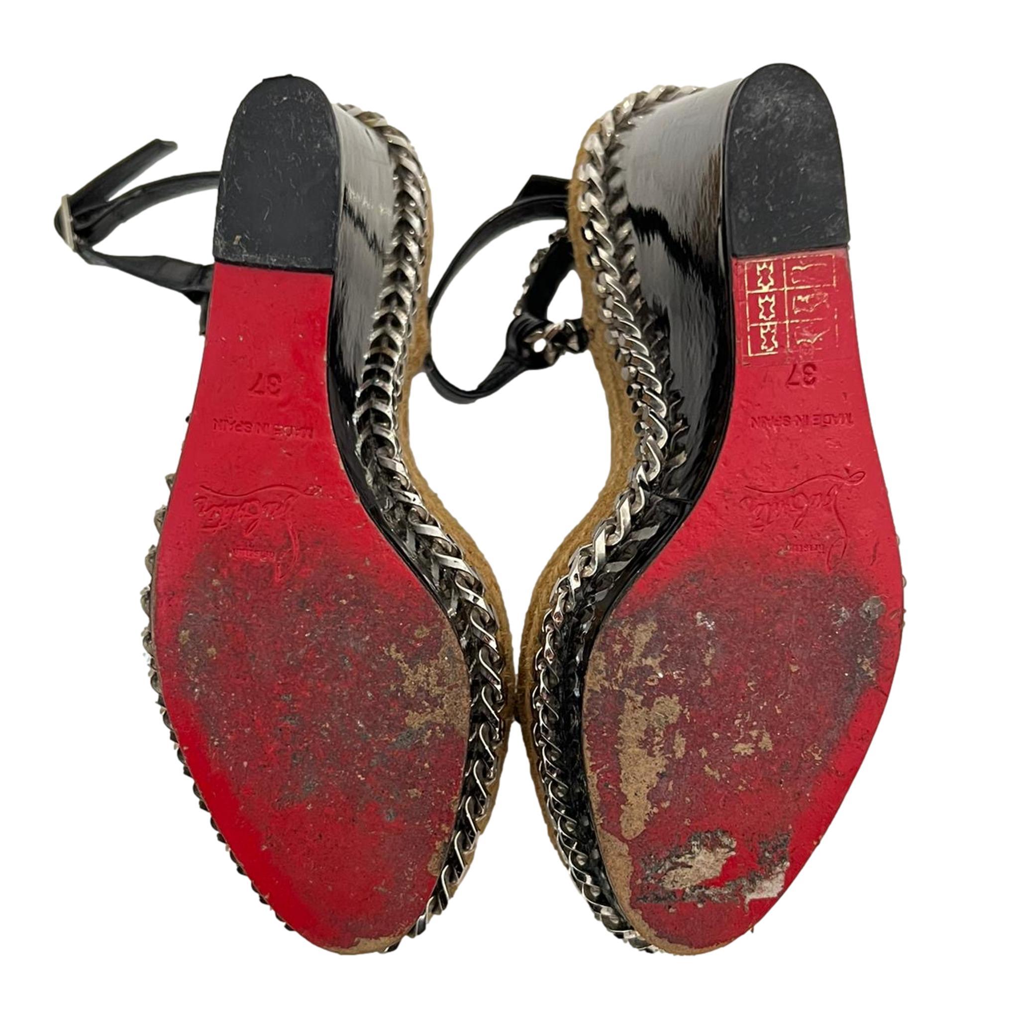 Christian Louboutin Sandales compensées en raphia avec chaîne en vente 2
