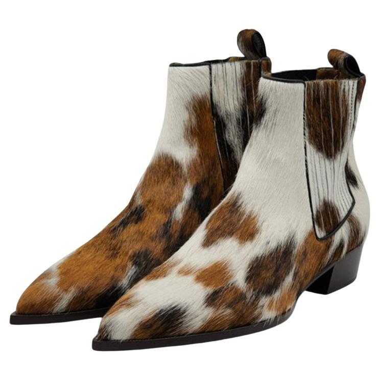 Christian Louboutin Cheliviss Low Stiefel Hair-on Calf 'Meuh' - Brown & White 44.5 im Angebot