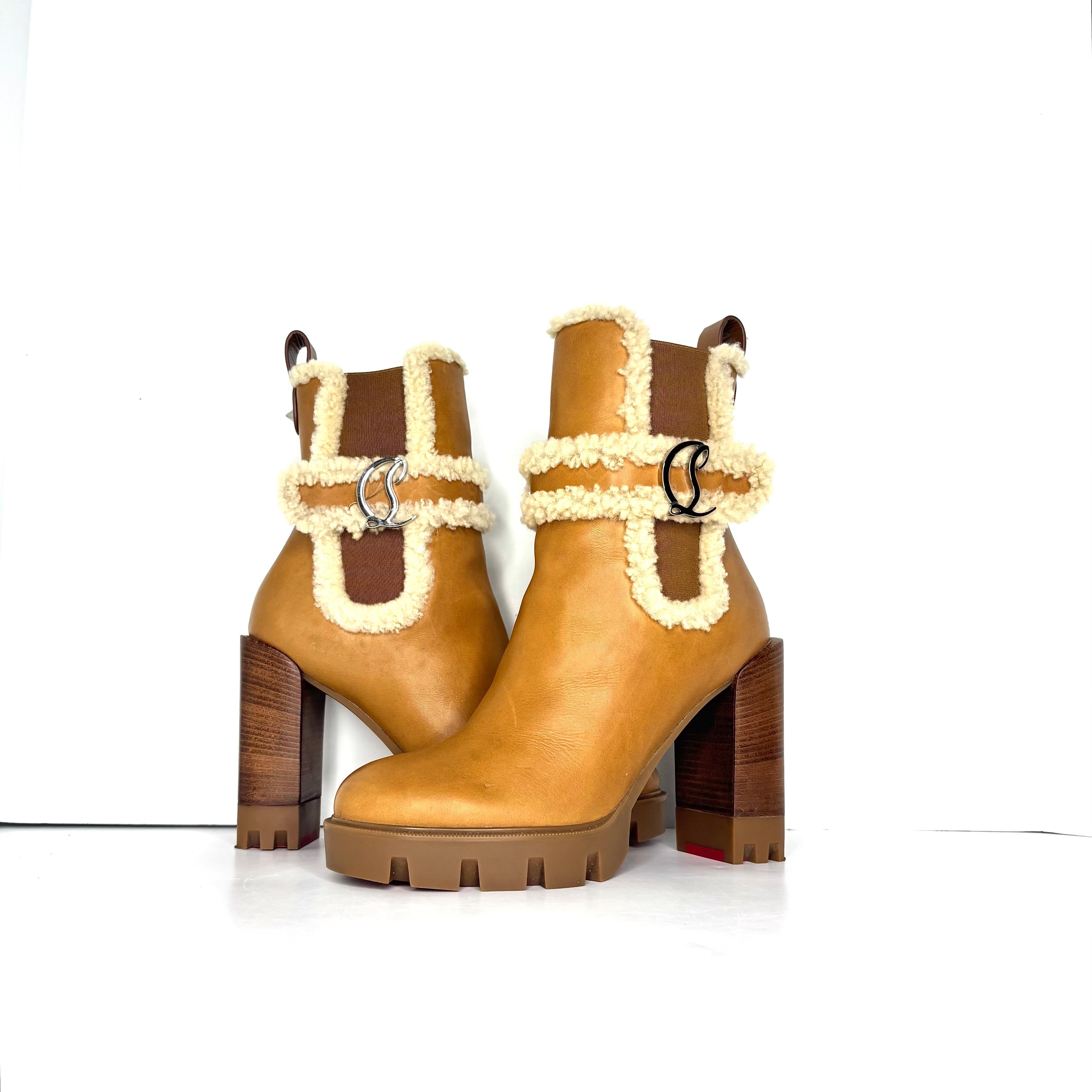 Christian Louboutin Shearling Chelsea Lug 100 Boots
Color Tan
Size 36EU
Leather and shearling upper
Rubber sole
Pull on style
Back loop with stud accent
Platform lug sole
Shearling detail
100mm heel height
CL logo hardware
Signs of normal wear, good