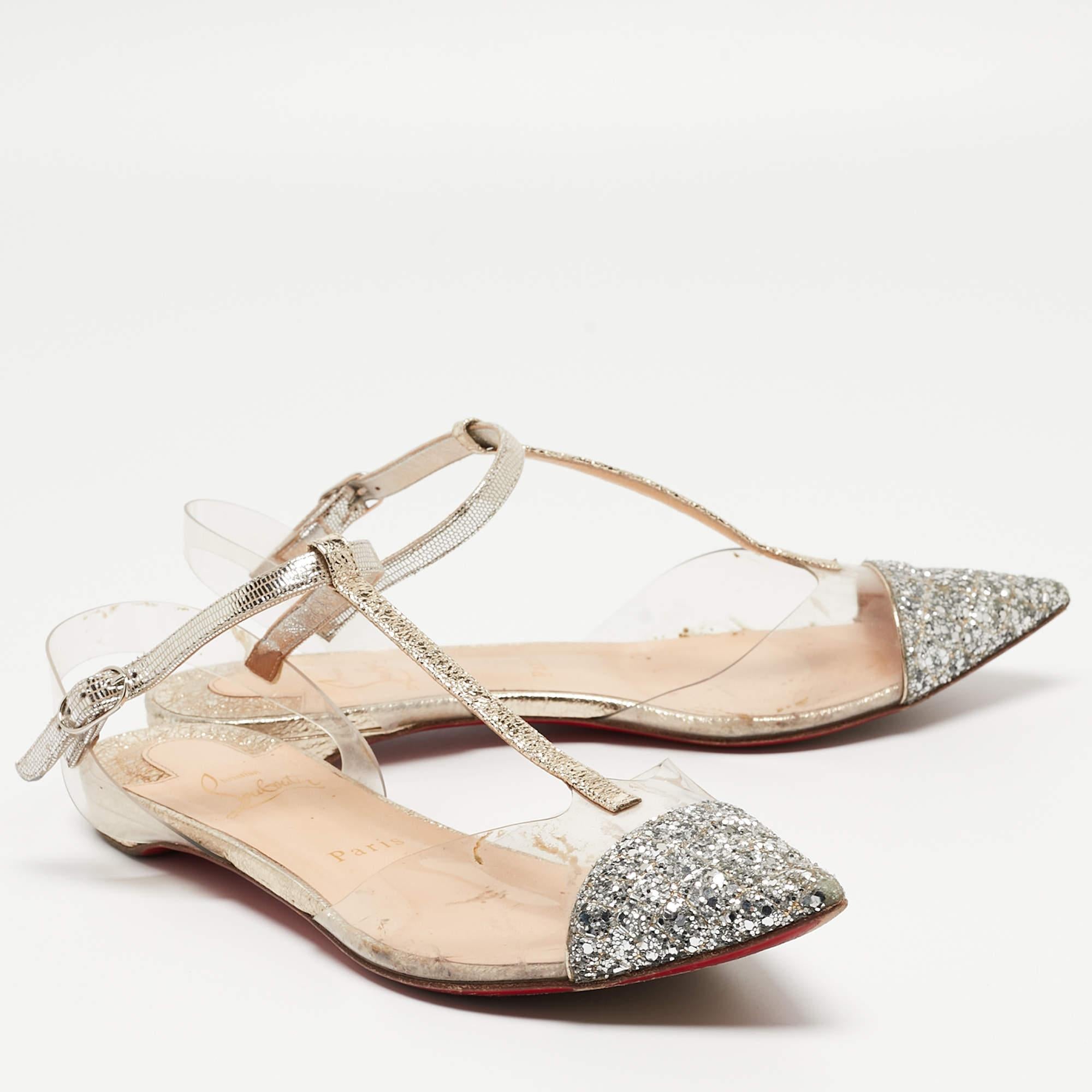 Christian Louboutin Chaussures plates à paillettes grossières et bride en T en PVC Nosy Taille 37,5 Bon état - En vente à Dubai, Al Qouz 2