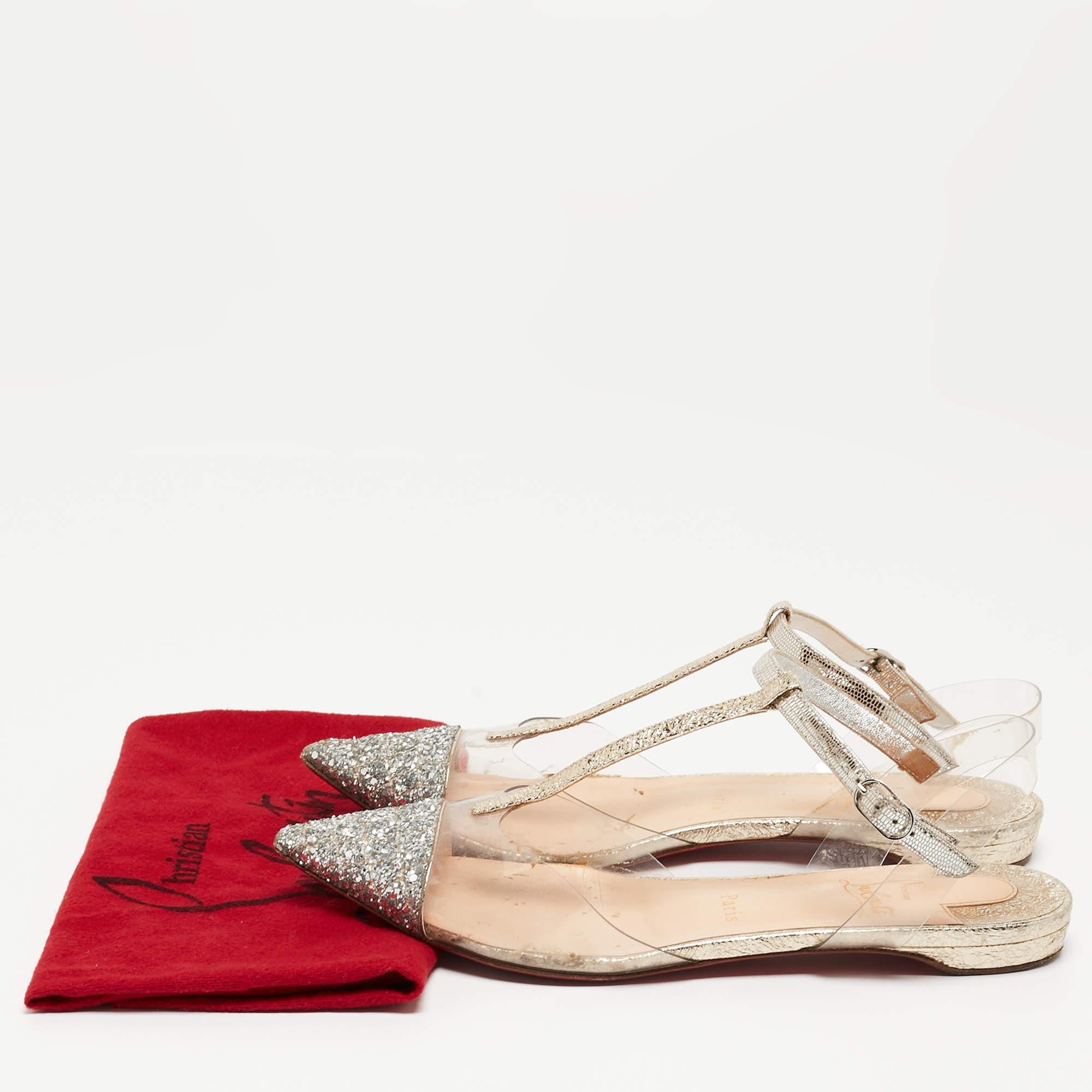 Christian Louboutin Chaussures plates à paillettes grossières et bride en T en PVC Nosy Taille 37,5 en vente 4