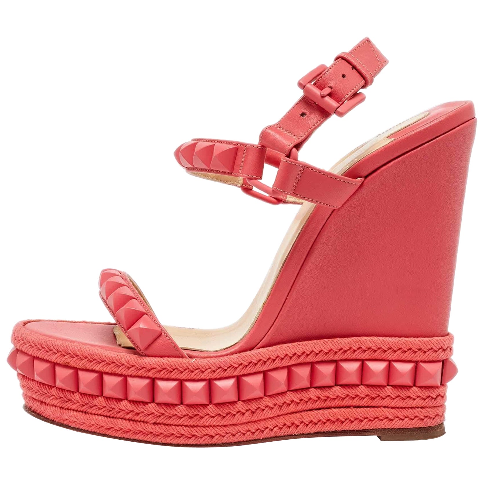 Christian Louboutin Sandales compensées Pyraclou en cuir corail taille 36
