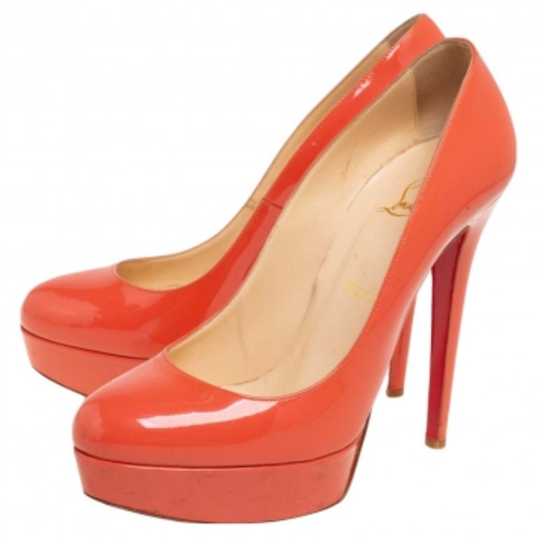 Christian Louboutin Bombas de plataforma Bianca de charol coral Tamaño 39 Naranja en venta