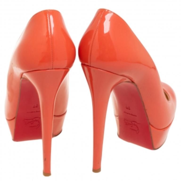 Christian Louboutin Bombas de plataforma Bianca de charol coral Tamaño 39 en venta 1