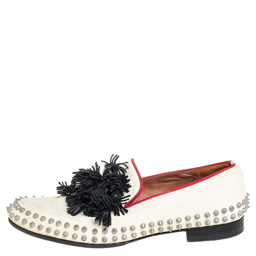 The distinctive aesthetics that these loafers carry are the exemplar of Christian Louboutin’s brilliant craftsmanship. They are made from leather and adorned with tassels and studs. Style them with cropped pants or trousers for a chic
