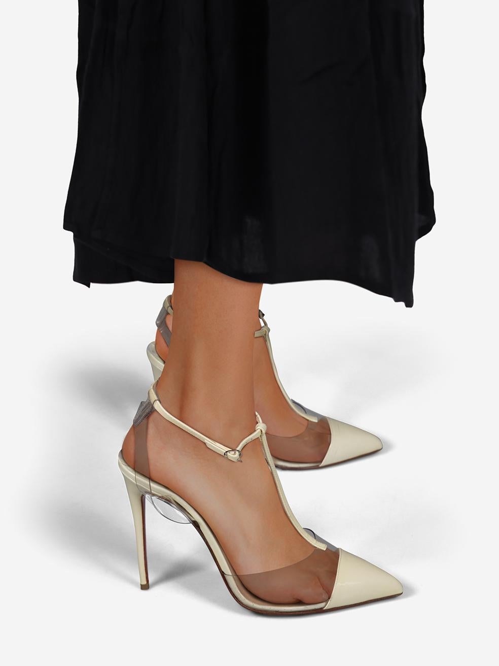 CONDITION is Very good. Minimal wear to heels is evident. Minimal wear to the toe and heel of both shoes where discolouration can be seen. There is some debris stuck between the insole and the pvc on both sides of both shoes on this used Christian