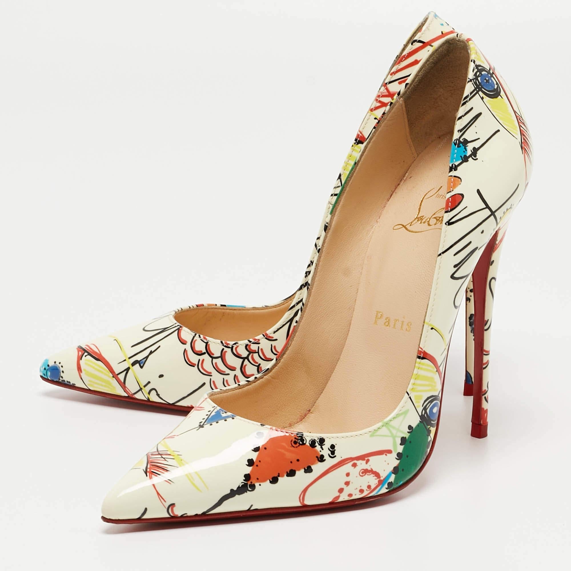 Christian Louboutin Cremefarbene bedruckte So Kate Pumps aus Lackleder GroBe 37 im Angebot bei 1stDibs