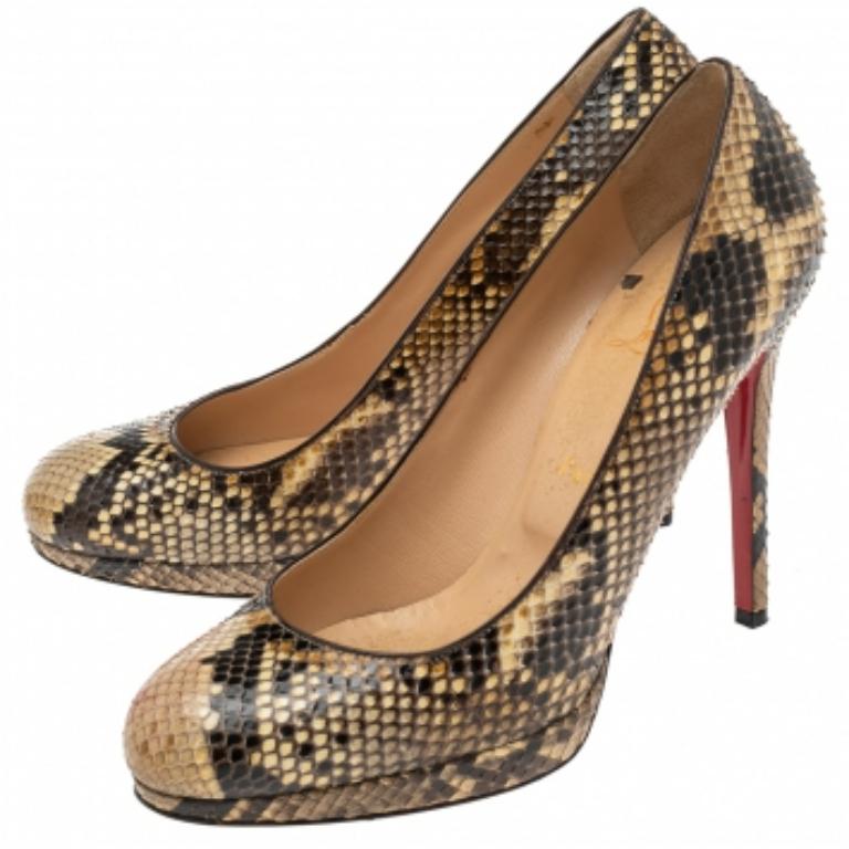 Christian Louboutin Crema/Piel de pitón Nueva Plataforma Simple Bombas Tamaño 39.5 en Bueno estado para la venta en Dubai, Al Qouz 2