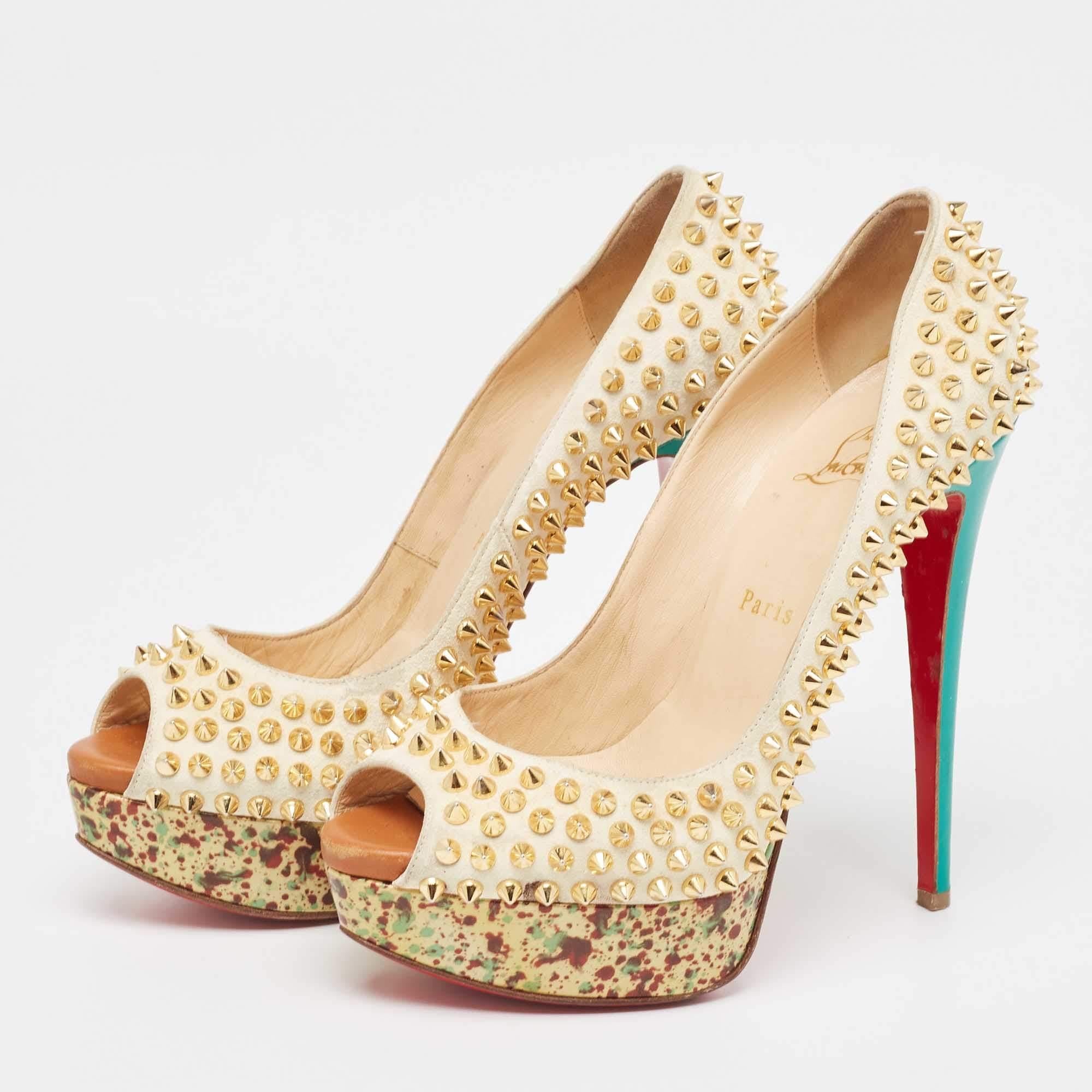 Make a chic style statement with these designer pumps. They showcase sturdy heels and durable soles perfect for your fashionable outings
