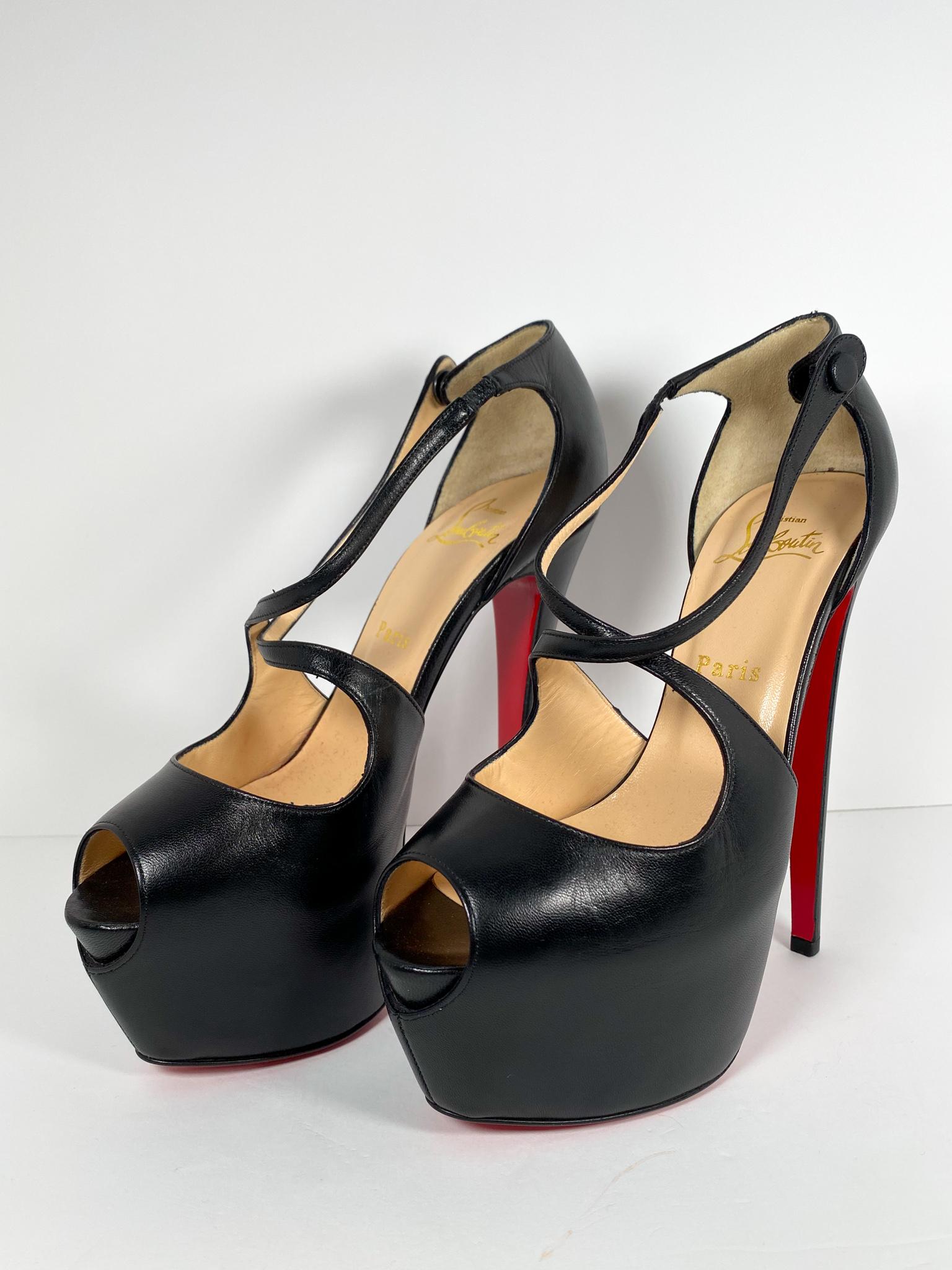 Christian Louboutin Cross Me 150 Heels In Good Condition For Sale In Annapolis, MD