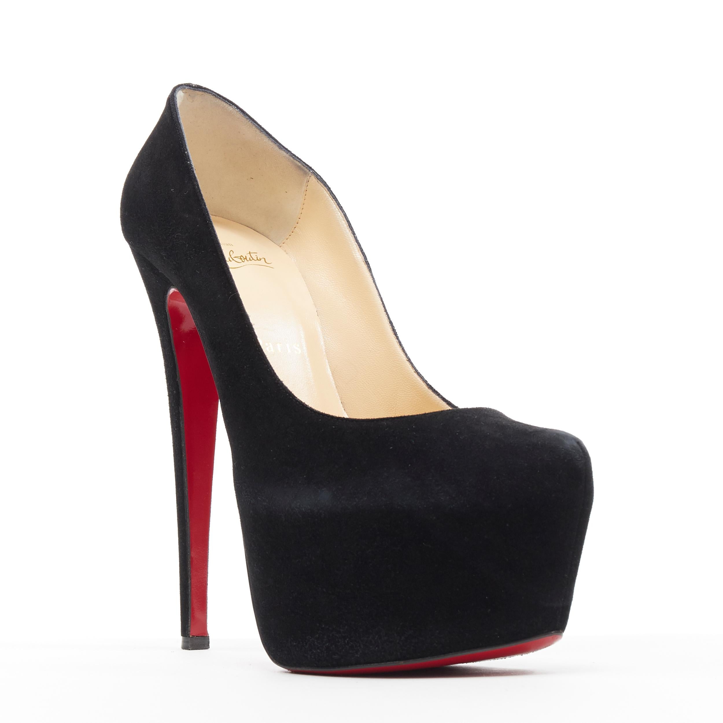 CHRISTIAN LOUBOUTIN Daffodile 160 black suede almond toe platform pump EU39
Brand: Christian Louboutin
Designer: Christian Louboutin
Model Name / Style: Platform pump
Material: Suede
Color: Black
Pattern: Solid
Extra Detail: Black suede platform.