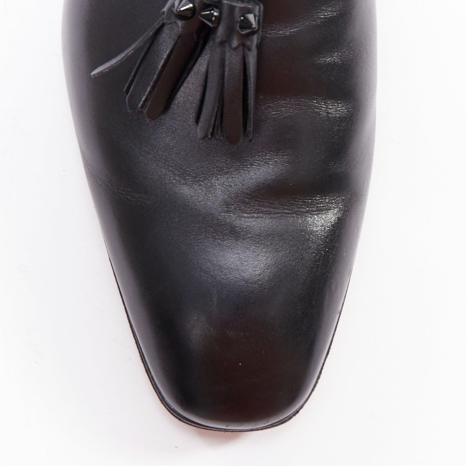 CHRISTIAN LOUBOUTIN Mocassins en cuir lisse à pompon noir Dandelion  EU41.5 en vente 1