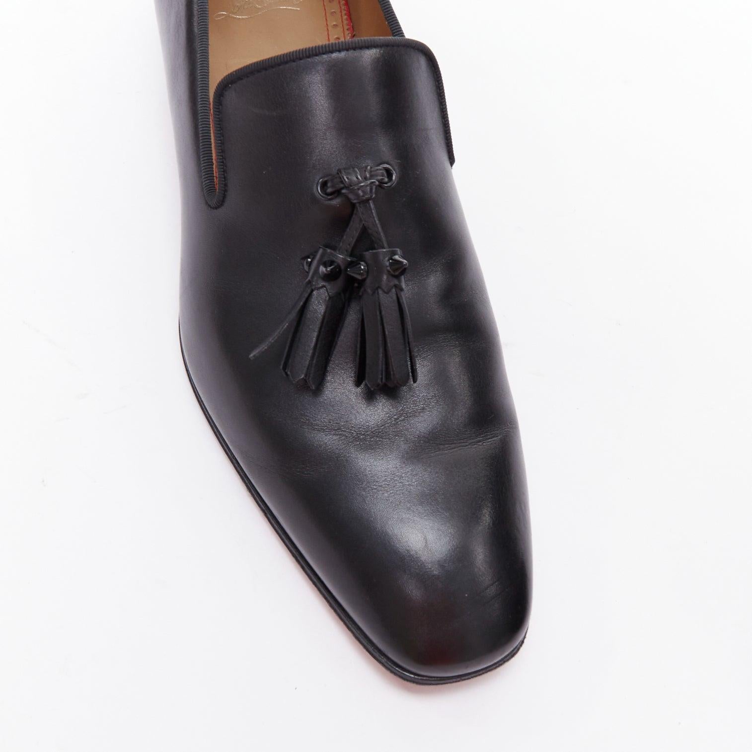CHRISTIAN LOUBOUTIN Mocassins en cuir lisse à pompon noir Dandelion  EU41.5 en vente 2