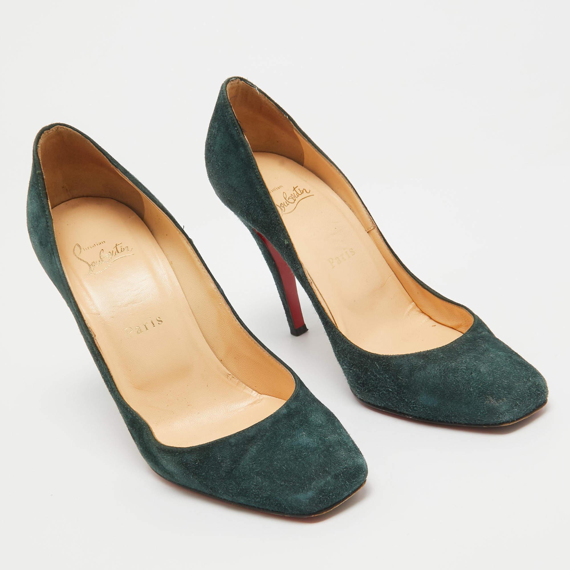 Christian Louboutin escarpins particules en daim vert foncé, taille 38 Bon état - En vente à Dubai, Al Qouz 2