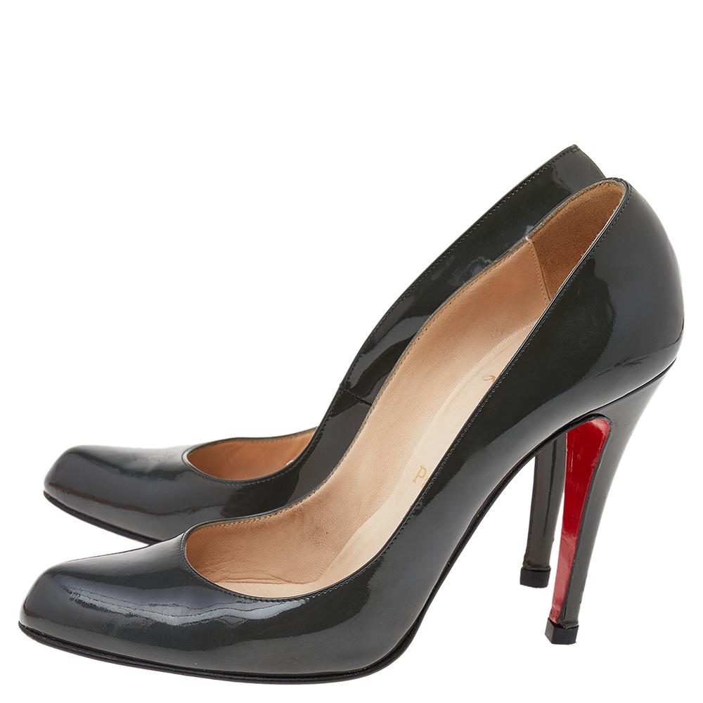 Christian Louboutin Dark Grey Patent Leather Pumps Size 38.5 In Good Condition For Sale In Dubai, Al Qouz 2