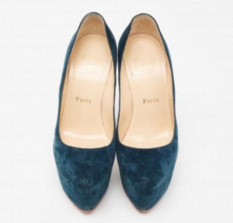 Christian Louboutin - Escarpins en daim daffodile teal foncé Taille 37 Bon état - En vente à Dubai, Al Qouz 2