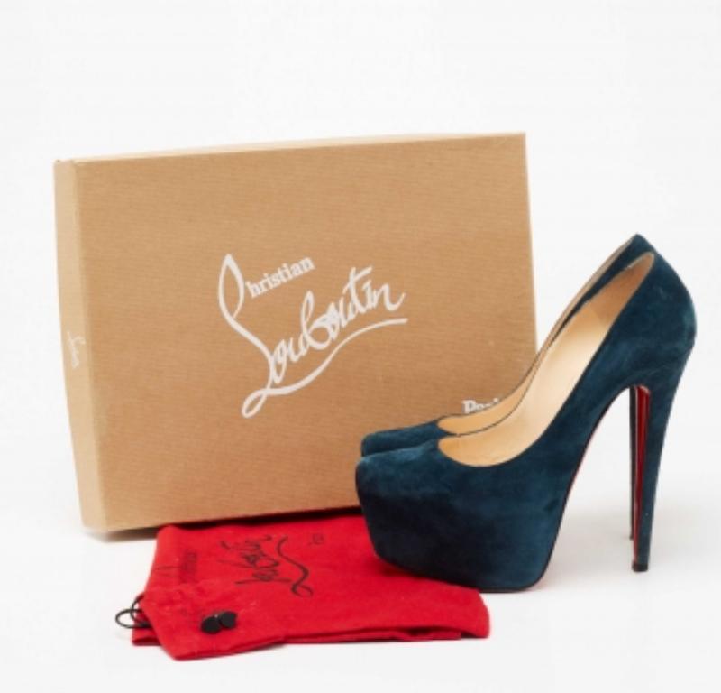 Christian Louboutin - Escarpins en daim daffodile teal foncé Taille 37 en vente 4