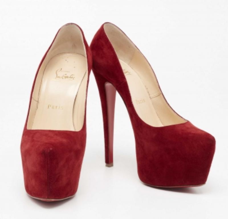 Christian Louboutin Deep Red Suede Daffodile Pumps Size 36.5 In Good Condition For Sale In Dubai, Al Qouz 2