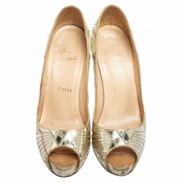 Christian Louboutin - Escarpins Galaxy Art Déco à bout ouvert en cuir miroir, taille 37 Bon état - En vente à Dubai, Al Qouz 2