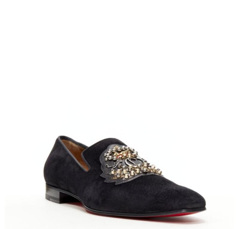 CHRISTIAN LOUBOUTIN Mocassin Ecupump Plat en daim noir clouté écusson CL EU42
Référence : TGAS/C01114
Marque : Christian Louboutin
Modèle : Ecupump
MATERIAL : Suède
Couleur : Noir
Motif : Solide
Doublure :  Cuir
Détails supplémentaires : Tige en