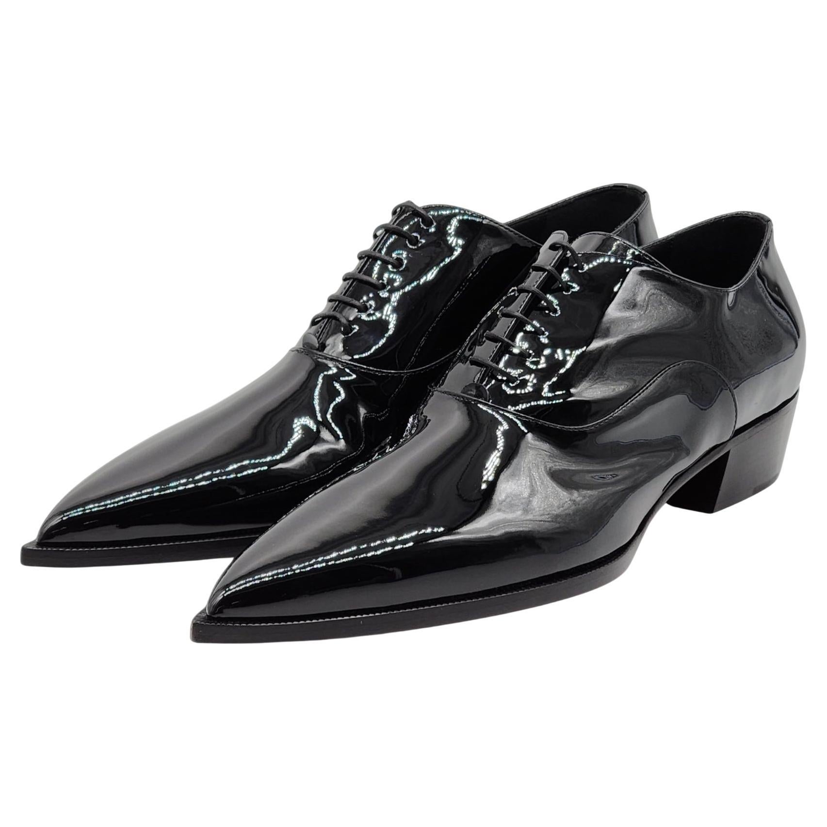 Christian Louboutin Eliviss Scarpe Oxford in pelle verniciata in nero in vendita