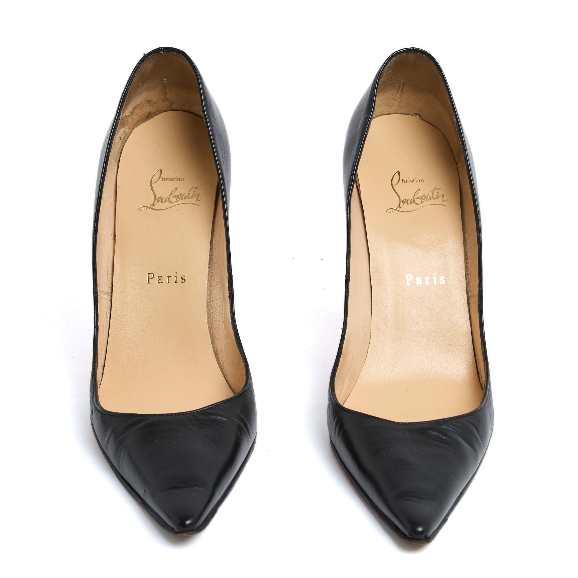 Christian Louboutin So Kate pumps in black leather, pointed toe, stiletto heel. Size EU39.5 or UK6 and US8.5 or 9, 10 cm heel. The pumps have been worn and the tip of the outsole has been reinforced but they remain in beautiful condition, a