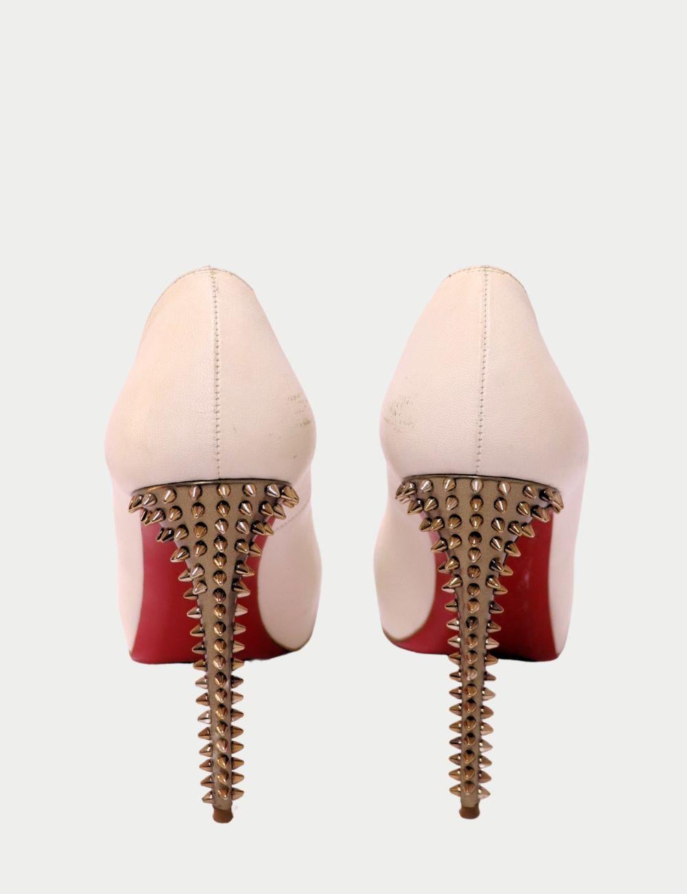 Christian Louboutin - EU 37 In condizioni discrete in vendita a Amman, JO
