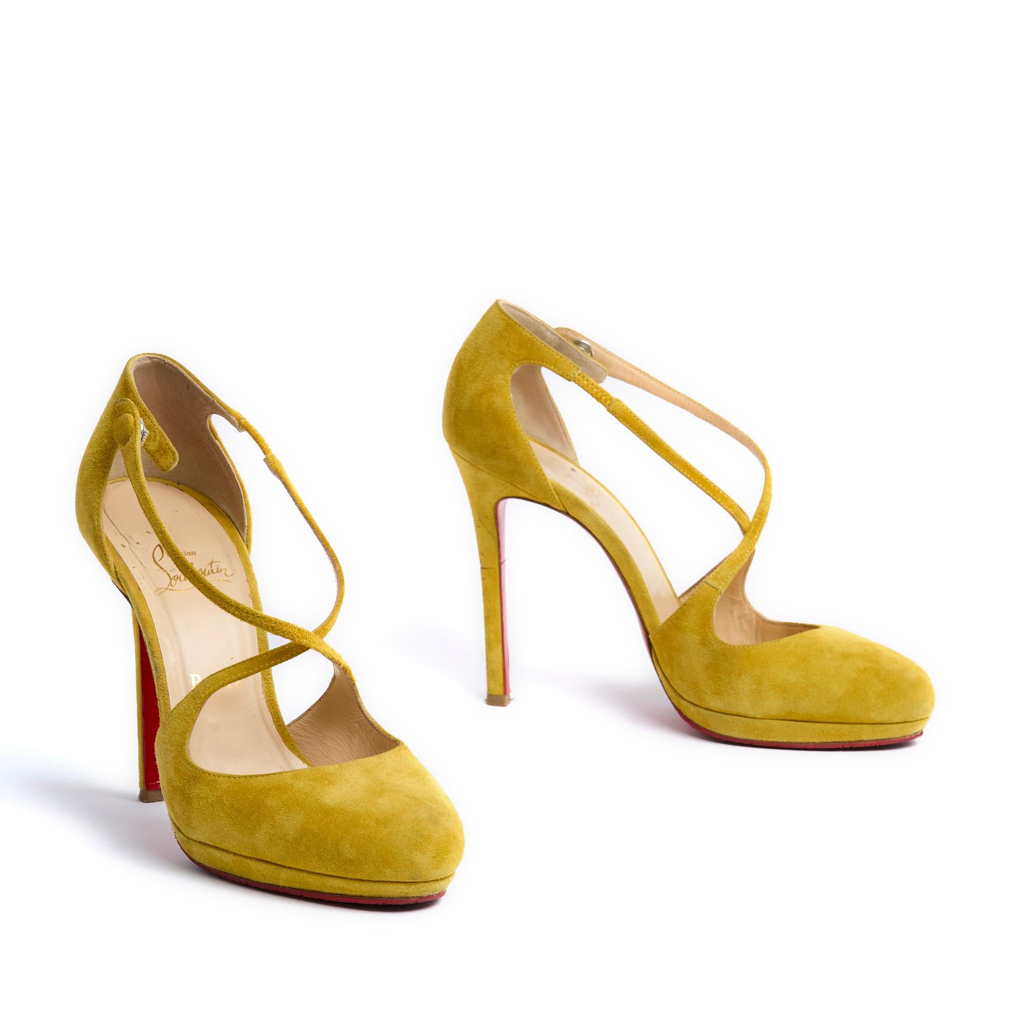Christian Louboutin EU39 Fifi 100 Yellow Suede Salome US8.5 In Excellent Condition For Sale In PARIS, FR