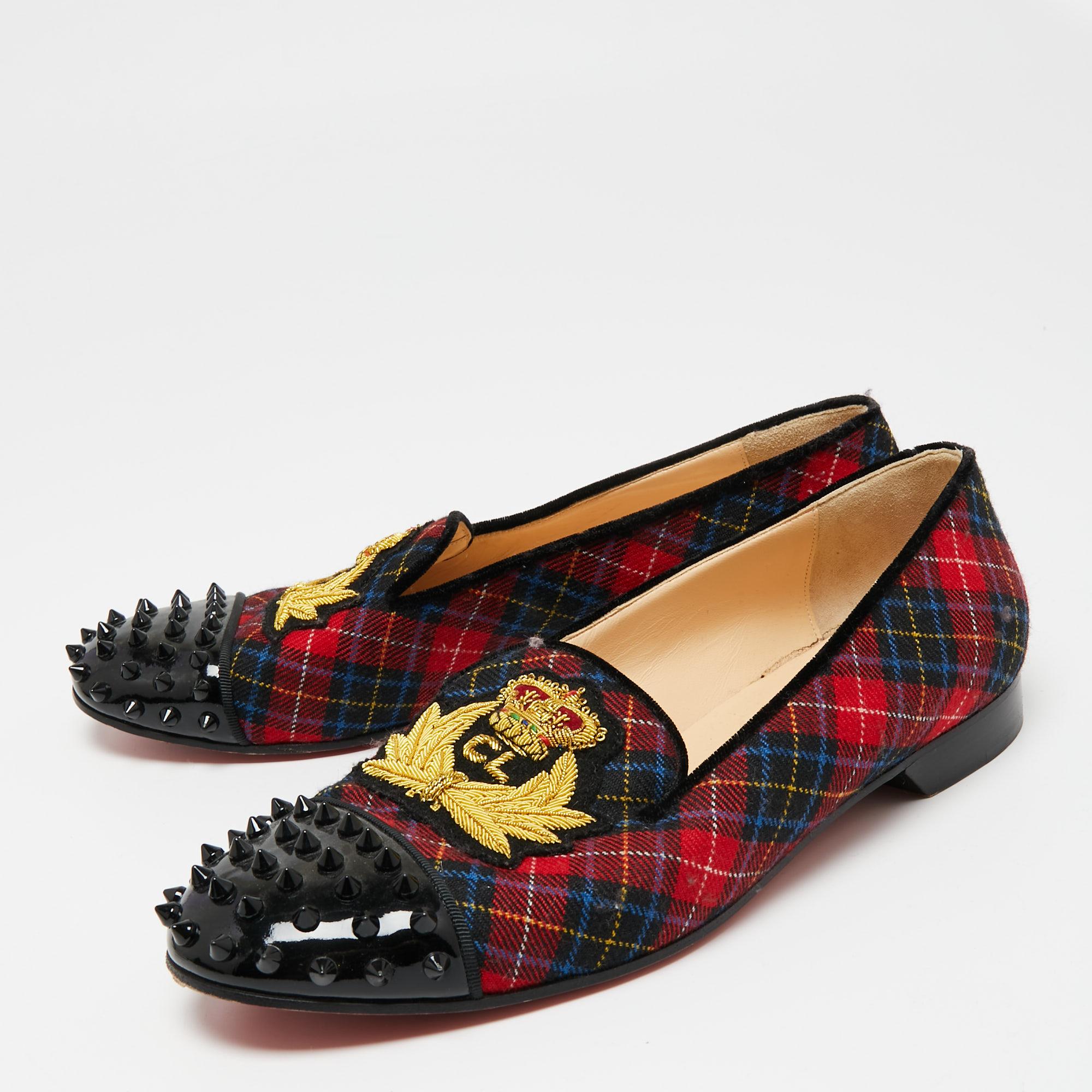 Project an ultra-luxe look in these loafers from Christian Louboutin! They have been crafted from tartan fabric and designed with studded patent leather toes, CL crest patch on the uppers, comfortable leather-lined insoles, and durable soles.

