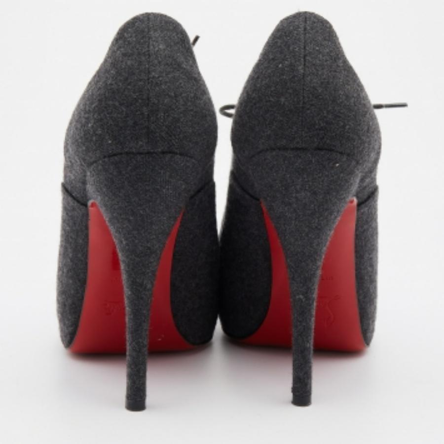 Noir Christian Louboutin Felt Flannel Lady Peep Toe Lace Up Oxford Booties Size 38 en vente