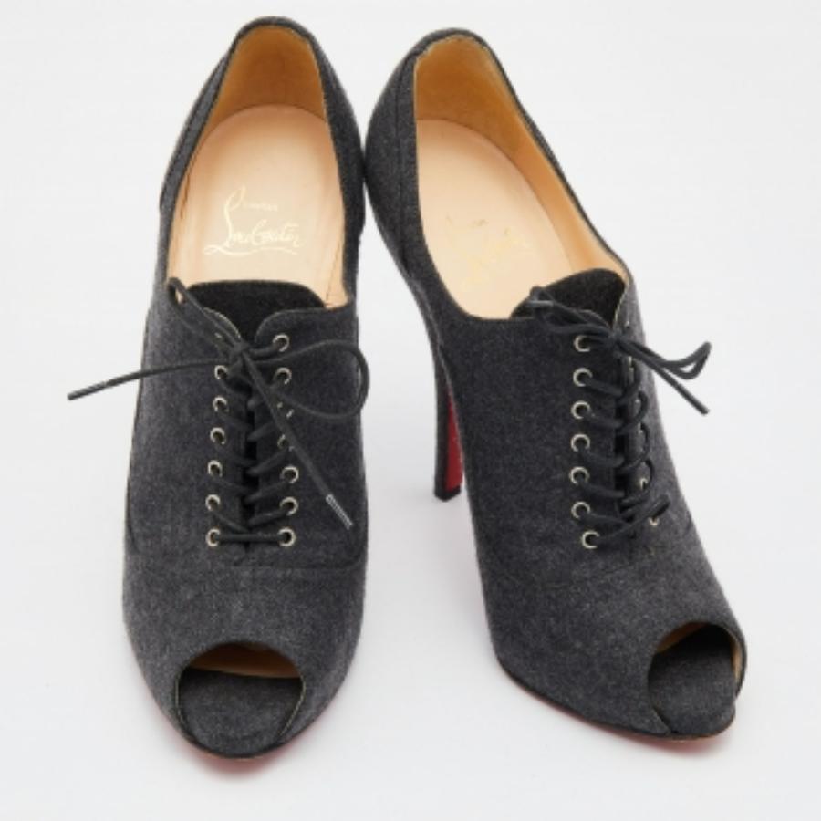 Christian Louboutin Felt Flannel Lady Peep Toe Lace Up Oxford Booties Size 38 Pour femmes en vente