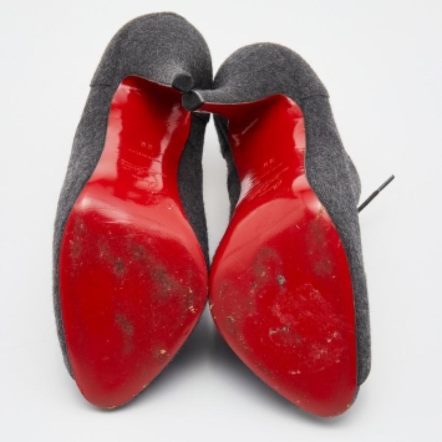 Christian Louboutin Felt Flannel Lady Peep Toe Lace Up Oxford Booties Size 38 en vente 3