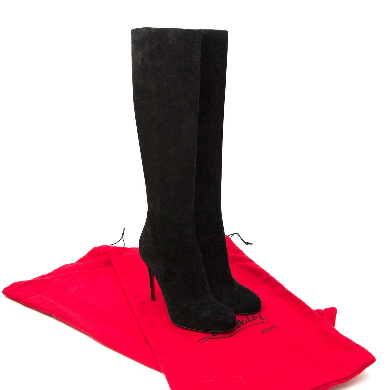 NEW, never worn

Estimated Retail Price: €1260      SAVE 68%

Christian Louboutin 'Fifi' Black Suede Boots - size 37.5

Some things never go out of style! Take these gorgeous Christian Louboutin Fifi velours leather boots for example. Their stunning