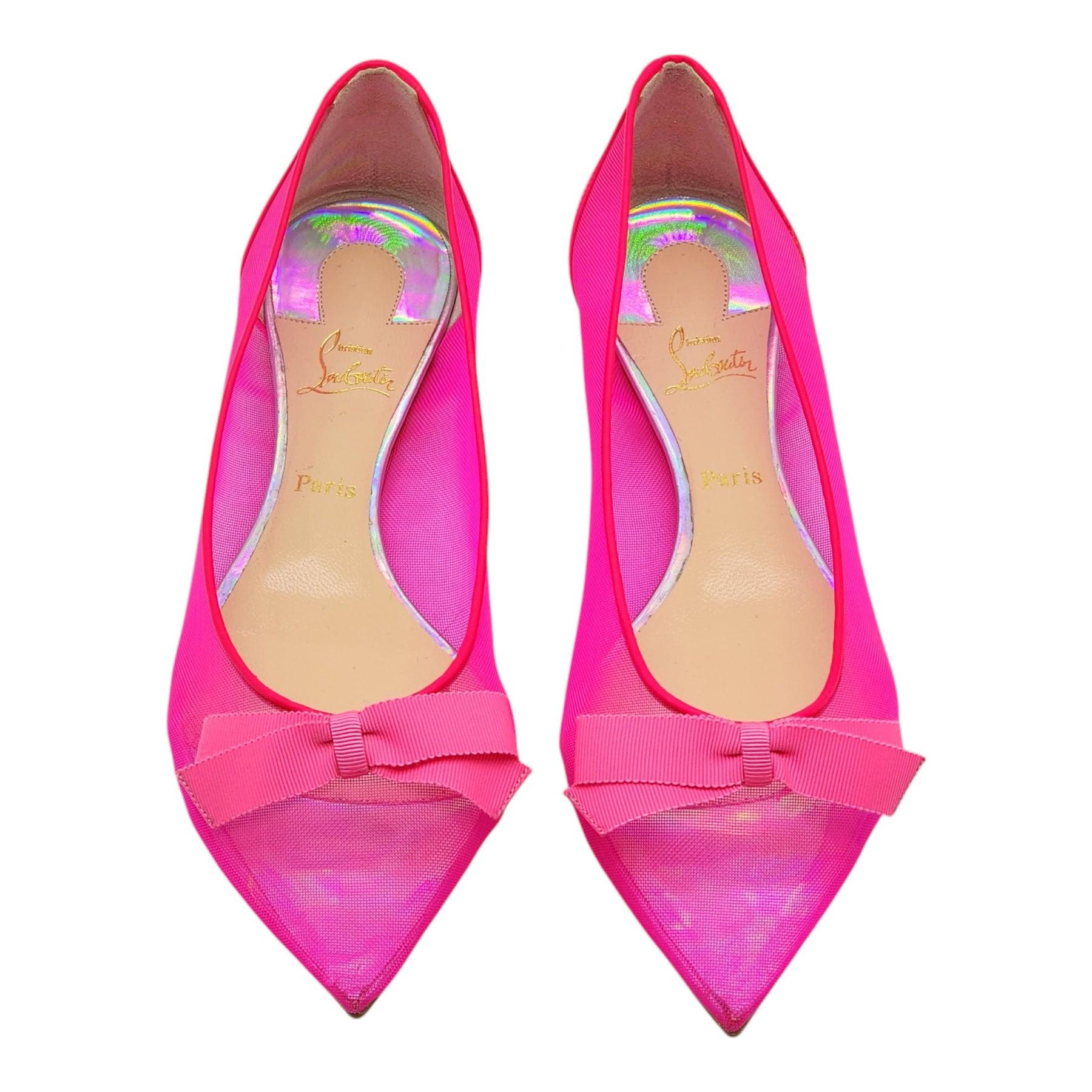 Christian Louboutin Follies Bailarinas de Malla en Rosa. Parte superior de malla. Botines rojos Louboutin de firma.

Más información:
Material: Malla 
Color: Rosa
Talla: 37 EU (6,5 US)
País: Italia
Estado: Nuevo, con caja.