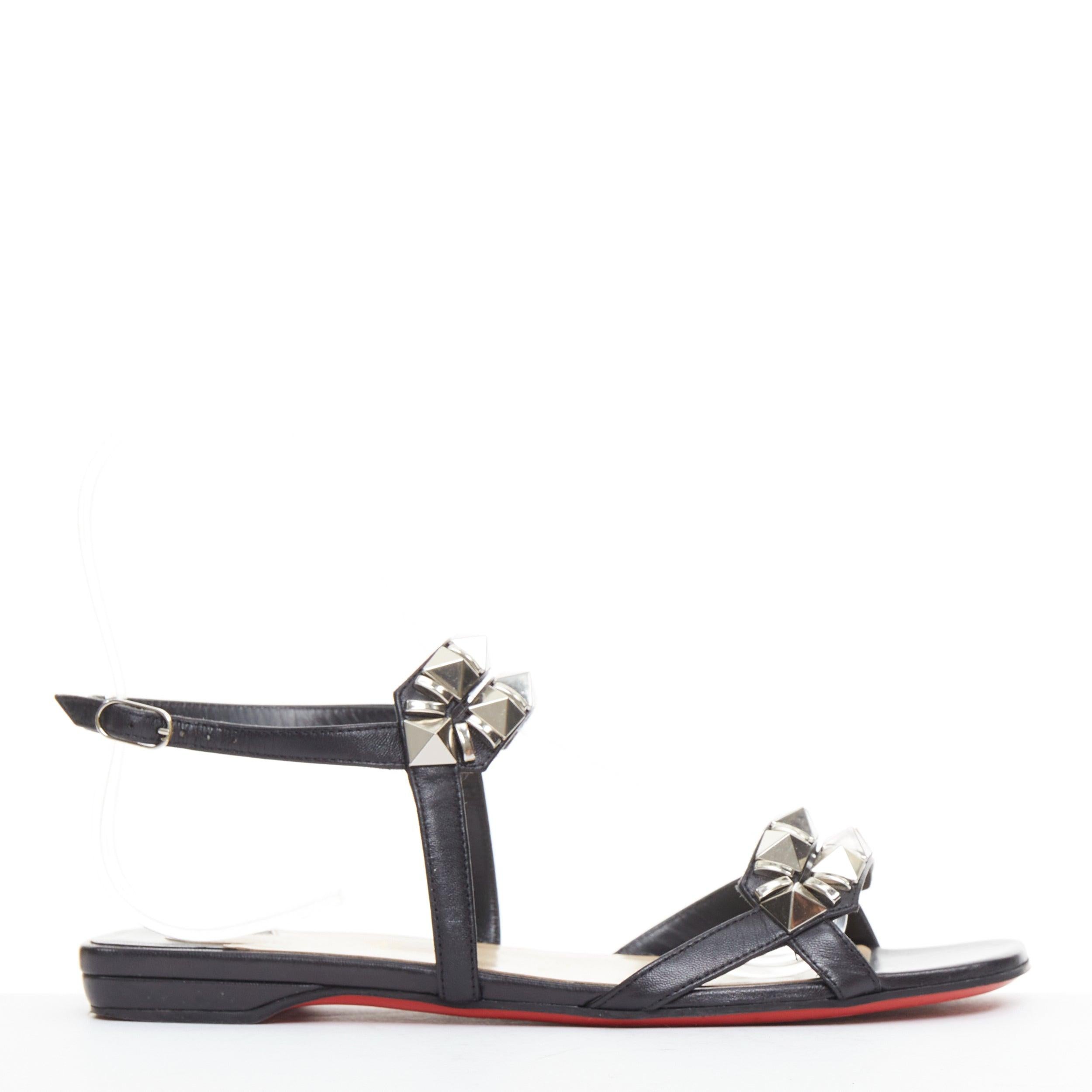 CHRISTIAN LOUBOUTIN Sandalias planas Galerietta de piel de becerro negra con tachuelas plateadas EU36.5
Referencia: TGAS/F00125
Marca: Christian Louboutin
Model No: Galerietta
Material: Piel
Color: Negro, Plata
Patrón: Sólido
Cierre: Correa de
