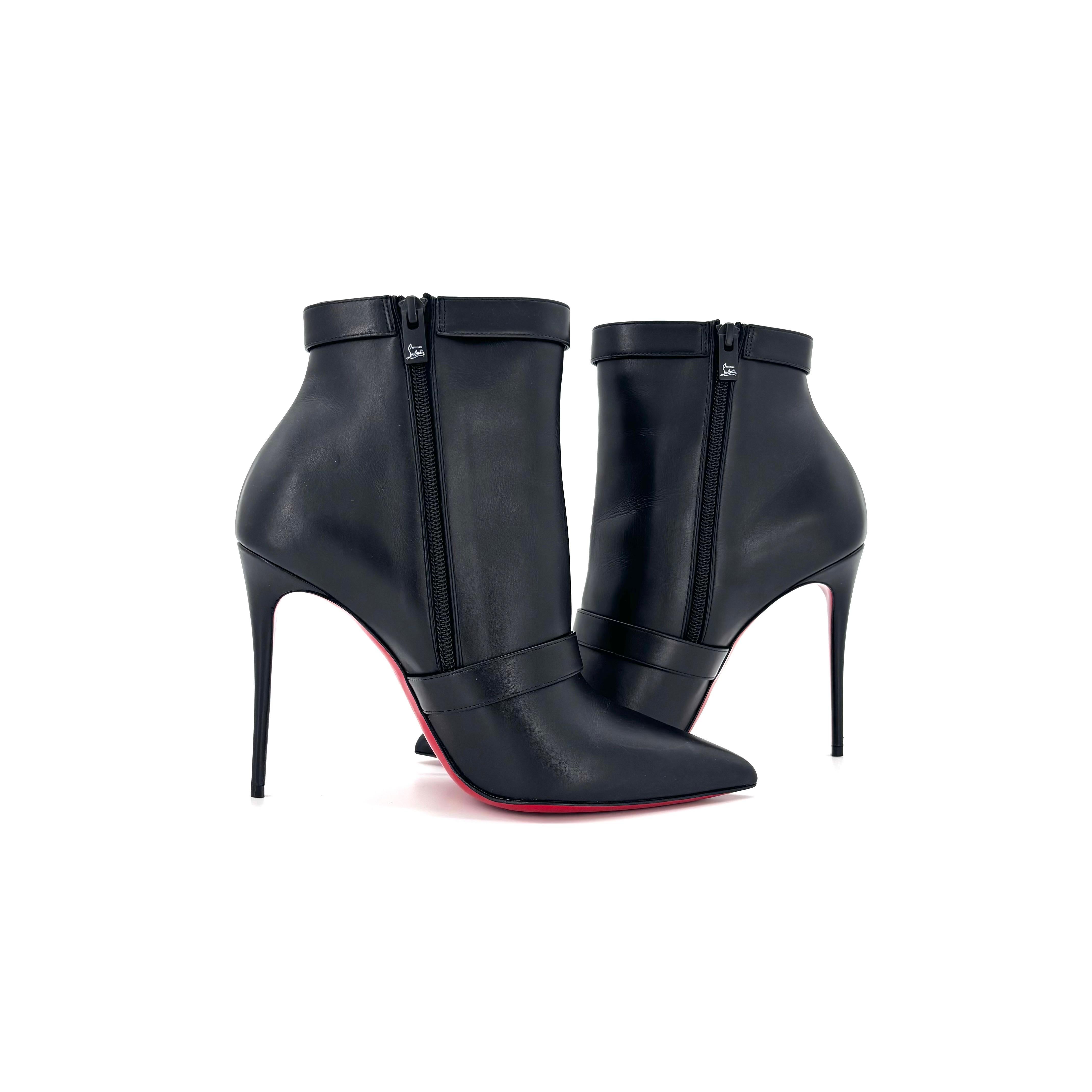 Christian Louboutin Giddylina Booty 100 Logo Buckle Embellished Boots 40 In condizioni ottime in vendita a Mechanicsville, VA