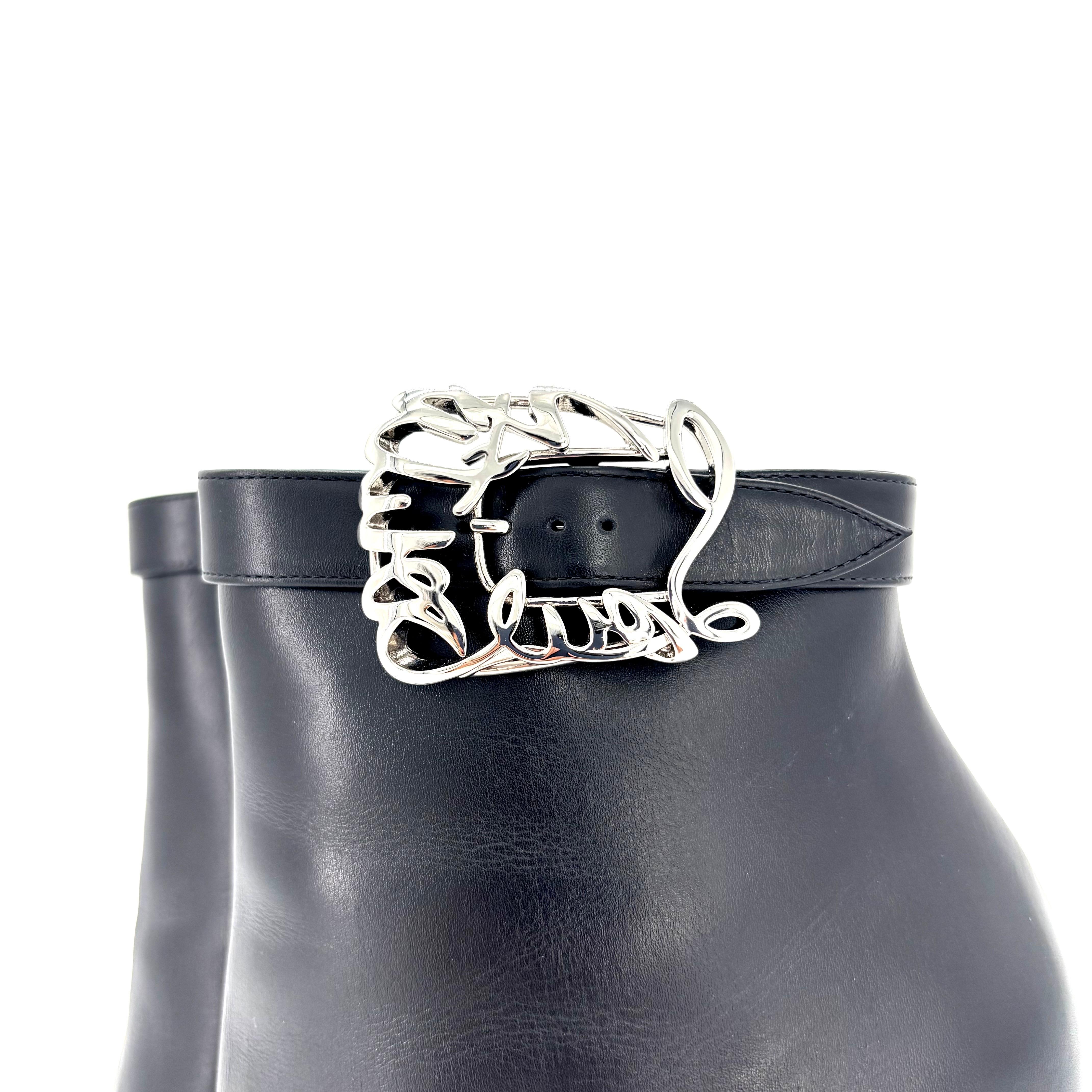 Christian Louboutin Giddylina Booty 100 Logo Buckle Embellished Boots 40 in vendita 2