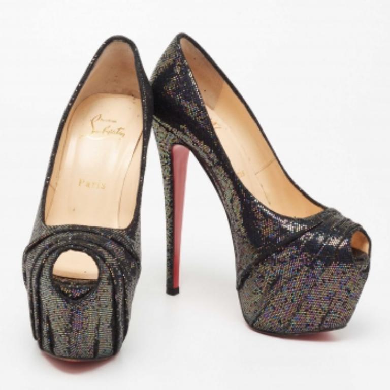 Christian Louboutin Glitter Fabric Drapesse Spotlight Peep-Toe Pumps Size 37 In Good Condition For Sale In Dubai, Al Qouz 2