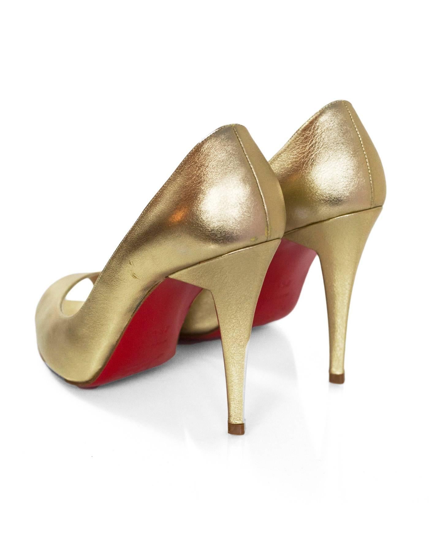 Christian Louboutin Gold Altadamia 100 Peep-Toe Pumps Sz 35.5 NEW In Excellent Condition In New York, NY