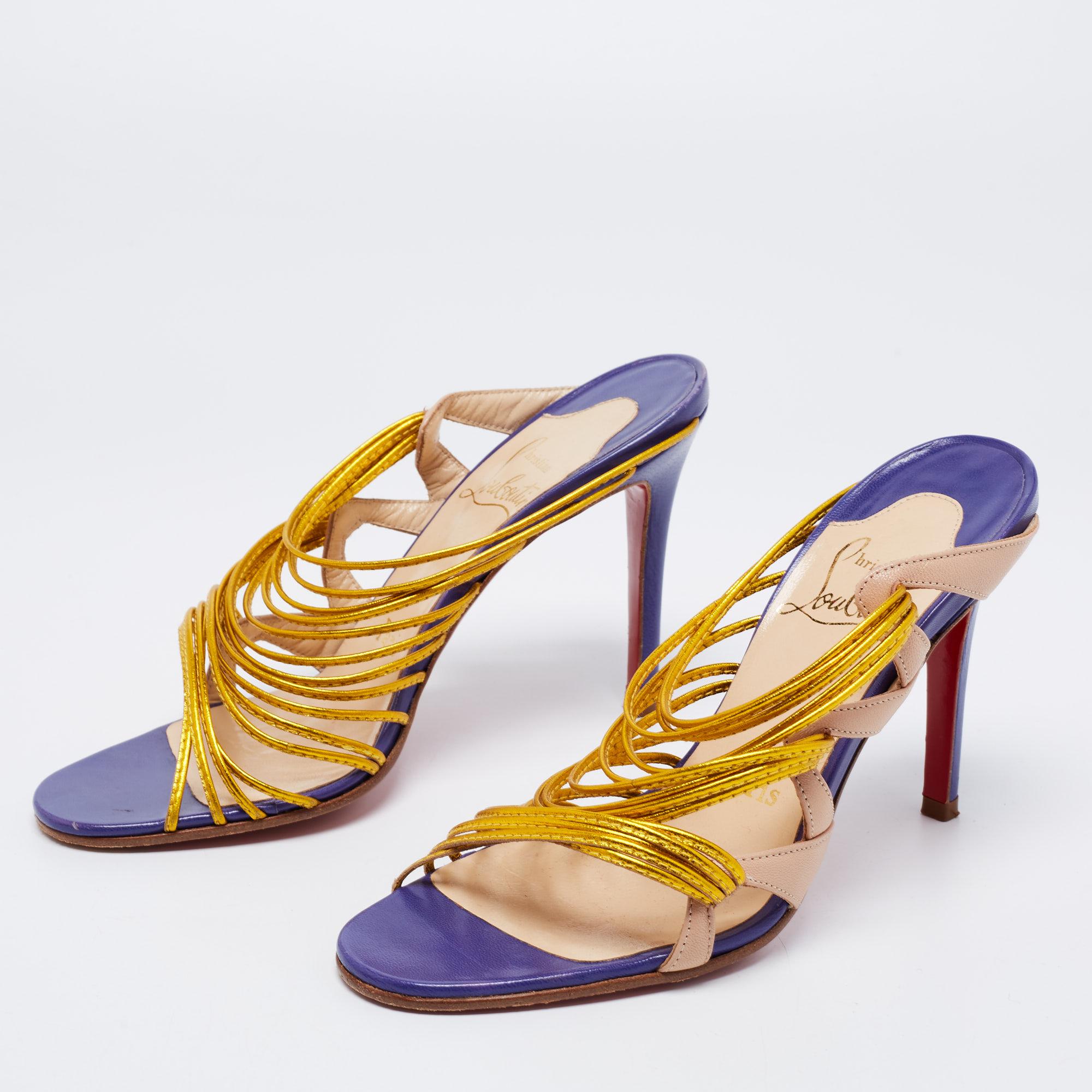 The strappy upper of these Christian Louboutin sandals will elegantly frame your feet. Created from leather, the fusion of gold and beige shades makes them attractive and they are raised on 9.5cm heels. The signature red-lacquered sole of this pair