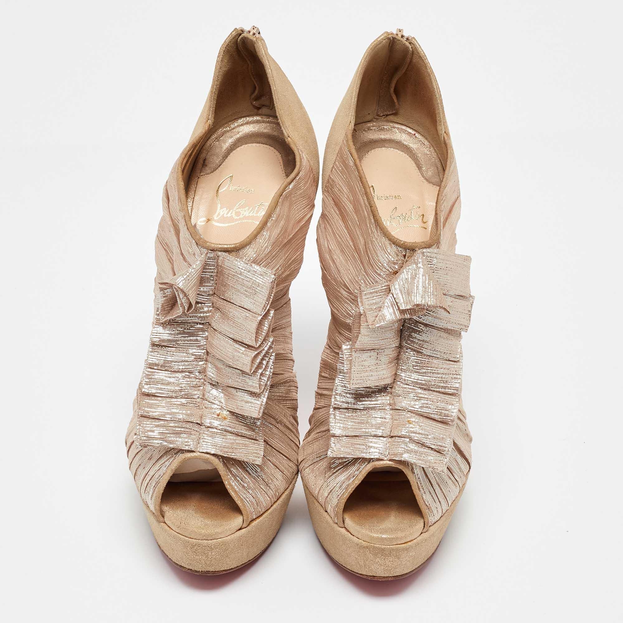 Marron Christian Louboutin Bottines Canon or/beige en tissu de lurex et daim Taille 37 en vente