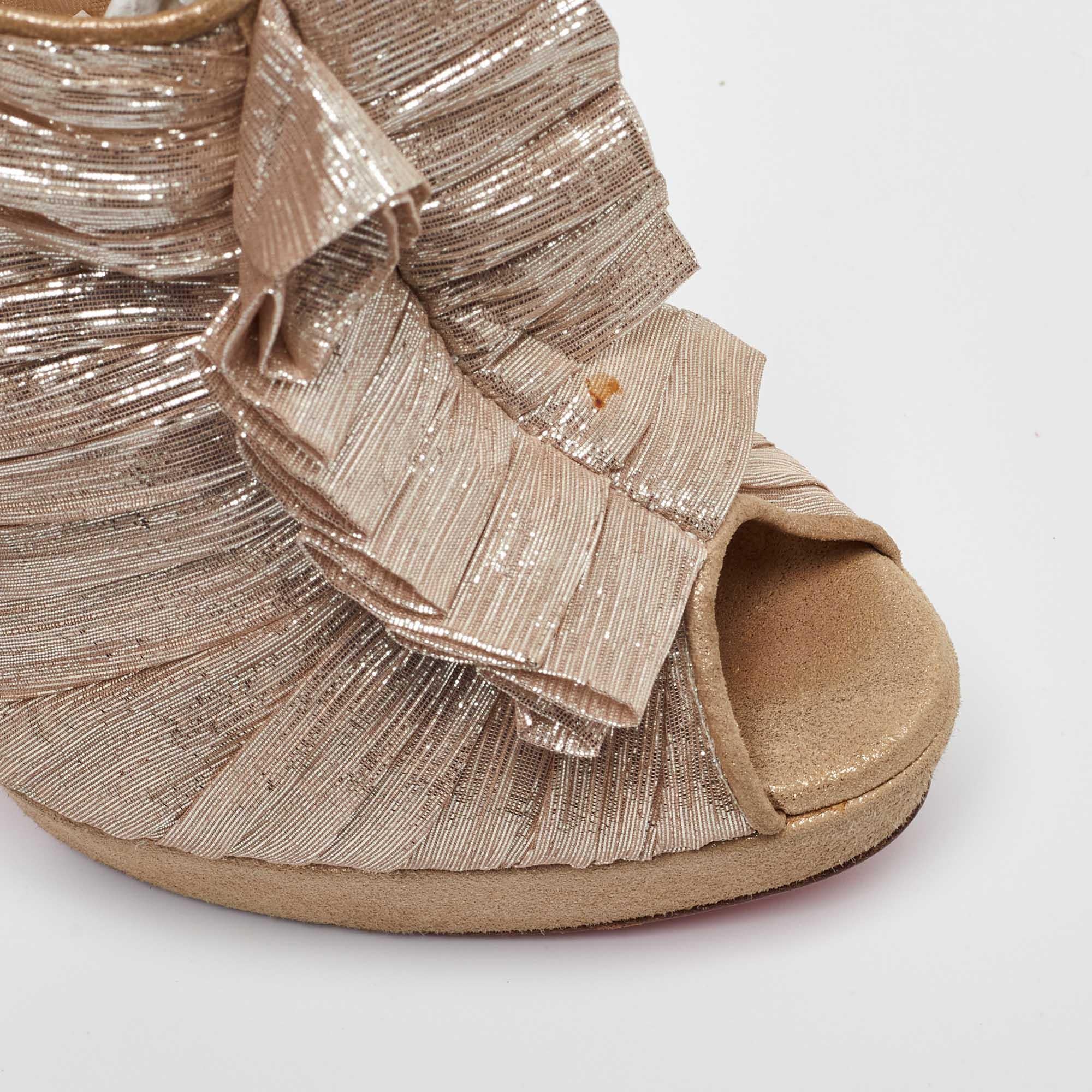 Christian Louboutin Bottines Canon or/beige en tissu de lurex et daim Taille 37 en vente 2