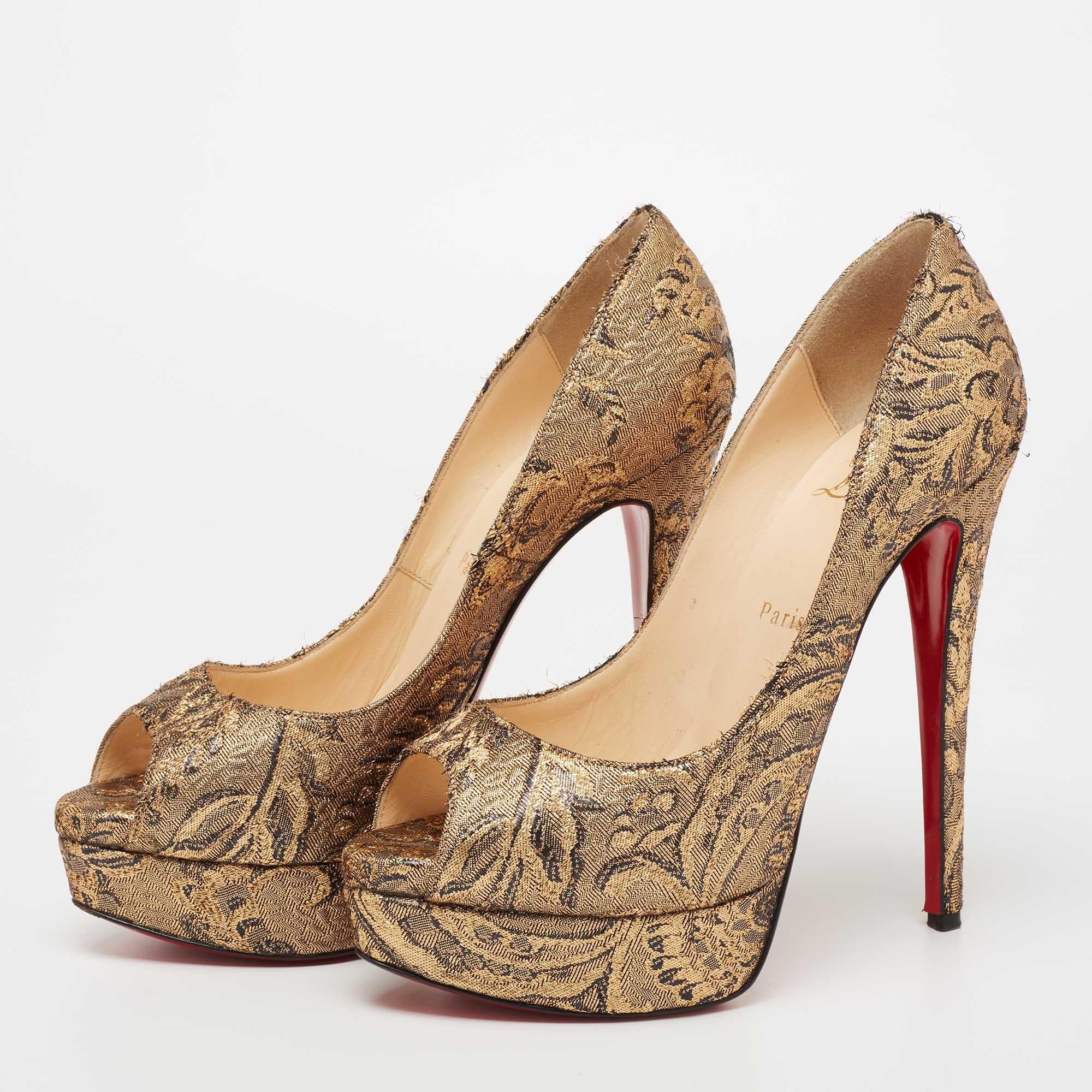 Brown Christian Louboutin Gold Brocade Fabric Lady Peep-Toe Platform Pumps Size 38 For Sale